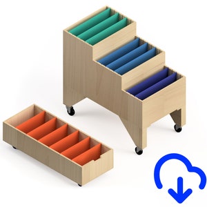 Puede incluir: Un archivador de madera con cuatro cajones sobre ruedas. Los cajones est&aacute;n divididos en secciones y tienen insertos de diferentes colores. El archivador est&aacute; sobre un fondo blanco.
