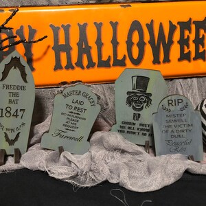 Disney’s Haunted Mansion Tabletop Tombstone Graveyard Set 1