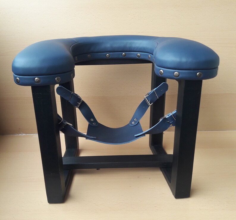 BDSM FURNITURE Queening Chair Oral Chair .humiliation Chair Cunnilingus