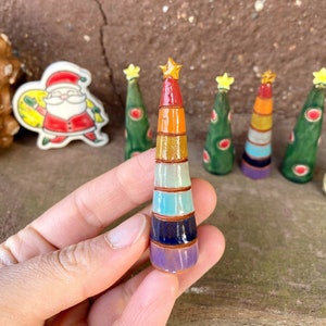 Weihnachten kleiner Keramik-Weihnachtsbaum, Miniaturhaus, britische Häuser, niedliches Keramikdorf, Weihnachtsgeschenk