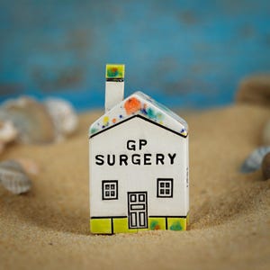 Consultorio médico de cerámica artesanal, regalo ideal para la oficina del médico o decoración del hogar.