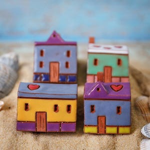 Conjunto de 4 pequenas casas de cerâmica, casa em miniatura, casas britânicas, vila de cerâmica fofa, decoração de casa, mini chalé colorido