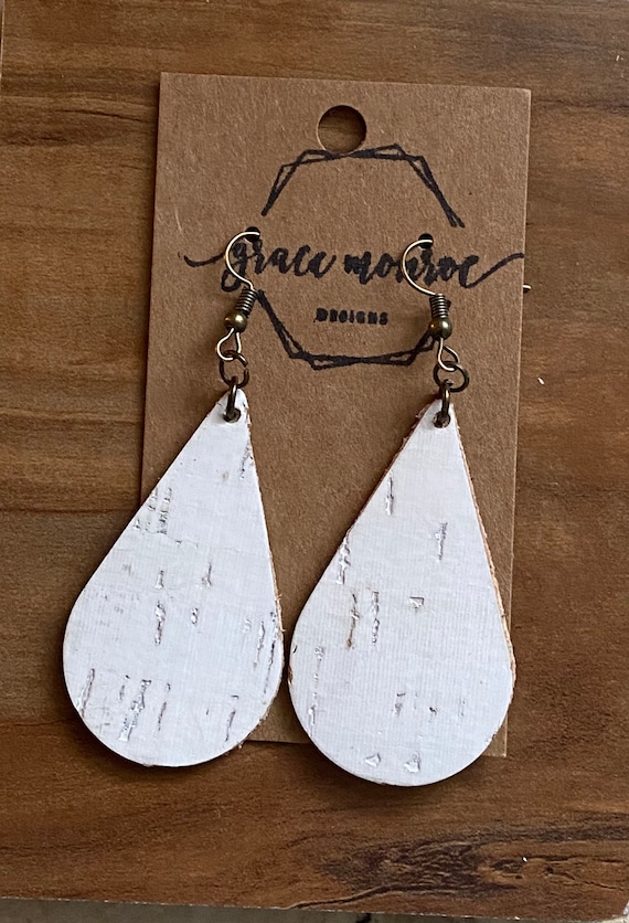 Teardrop Creamy White Leather Cork Earrings, White Cork Earrings, Trending Earrings, Chic Earrings, Minimalist Earring, Boho Chic earrings