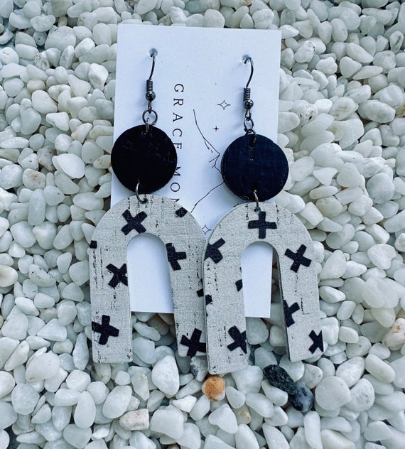 Black and White Criss Cross Earrings, Cork and Leather Earrings, U shaped Earrings, Arch Shaped Earrings, Trending Earrings, Criss Cross