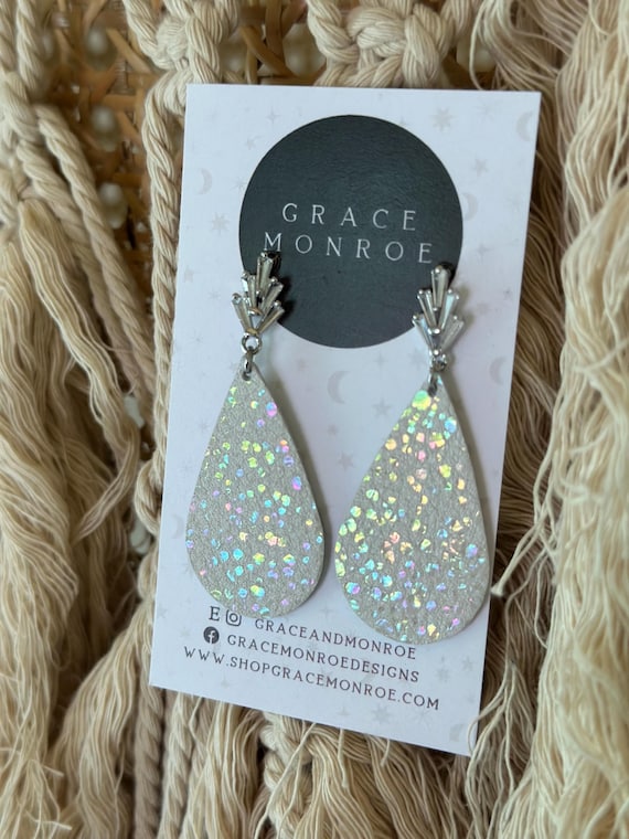 Petite Cream White Iridescent Flecked Crystal Art Deco Teardrop Earrings/Chic Petite Holiday Event Trending Earrings/Soft Leather Earrings