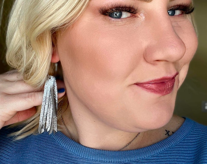 Shimmer Taupe Leather Short Fringe Earrings, Taupe Fringe Earrings, Taupe Leather Earrings, Trending Earrings, Western Boho, Grey Fringe