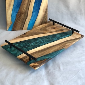 Wooden serving resin Tray | kitchen | Cheese Paddle | epoxy oak Board | Ocean surf handles | blue blau | Fütterungsbrett | sea currency gift