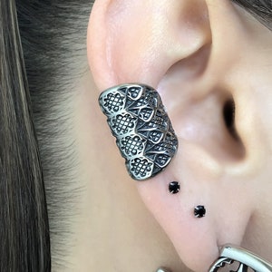 Ear cuff, gothic ear cuff, gothic jewelry, gothic earrings ear cuff, cuff earring, fake cartilage, no piercing earring, wide cuff