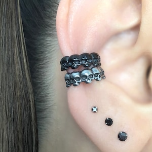 Skull Ear cuff, gothic ear cuff, Skull cuff, fake piercing, gothic jewelry, gothic earring, skull cuff, skull jewelry