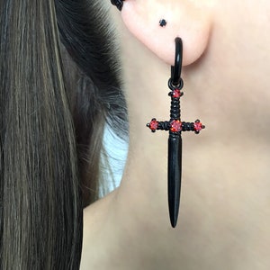 Schwert Creolen, Schwert Creolen, Schwert Ohrringe, Dolch Ohrring, Gothic Ohrring, schwarze Ohrringe, Unisex Ohrringe, Schwert Schmuck