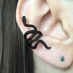 Snake Ear cuff with emerald eyes , Snake cuff, gothic ear cuff, Snake ear cuff,  snake earring, serpent ear cuff, single earring