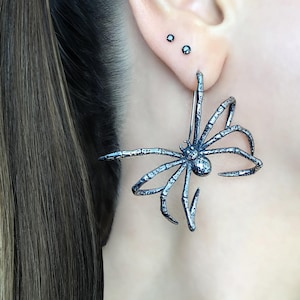 Spider earring, Black spider earring, Large Spider earrings, gothic earrings, gothic jewelry, halloween jewelry, gift