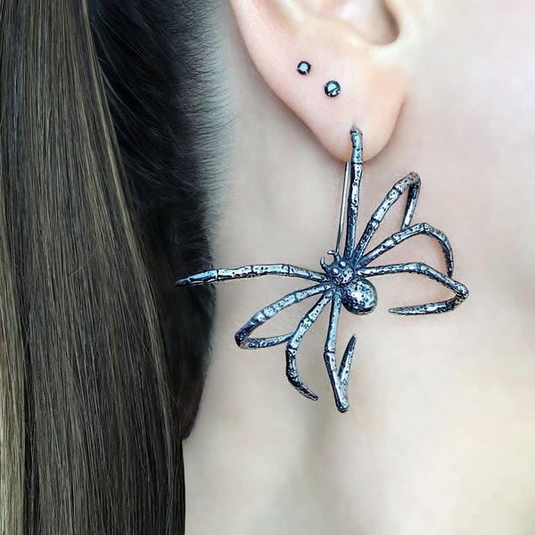 Spider earring, Black spider earring, Large Spider earrings, gothic earrings, gothic jewelry, halloween jewelry, gift