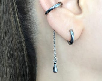 Pendiente minimalista tipo ear cuff con cadena, sin necesidad de perforación, de acero inoxidable, unisex.