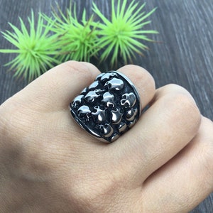 Skulls  ring, Stainless steel Skull ring, Wide ring,Stainless steel ring ,gothic jewelry, mens ring, statement ring,biker ring