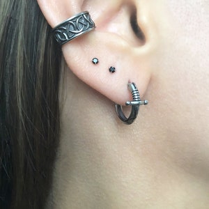 Pendientes de aro de espada, pendientes de aro de daga, pendientes de daga, pendientes de aro, joyería gótica, aros para hombre, pendientes de espada, aros de espada