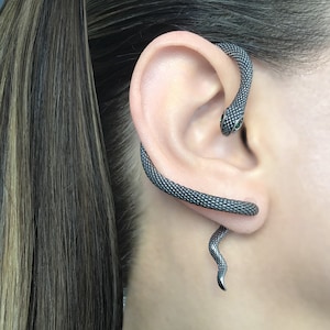 Snake Ear cuff, Snake wrap earring, Black snake earring, ear cuff,Snake jewelry, snake earring, black earring, gothic jewelry, snake cuff