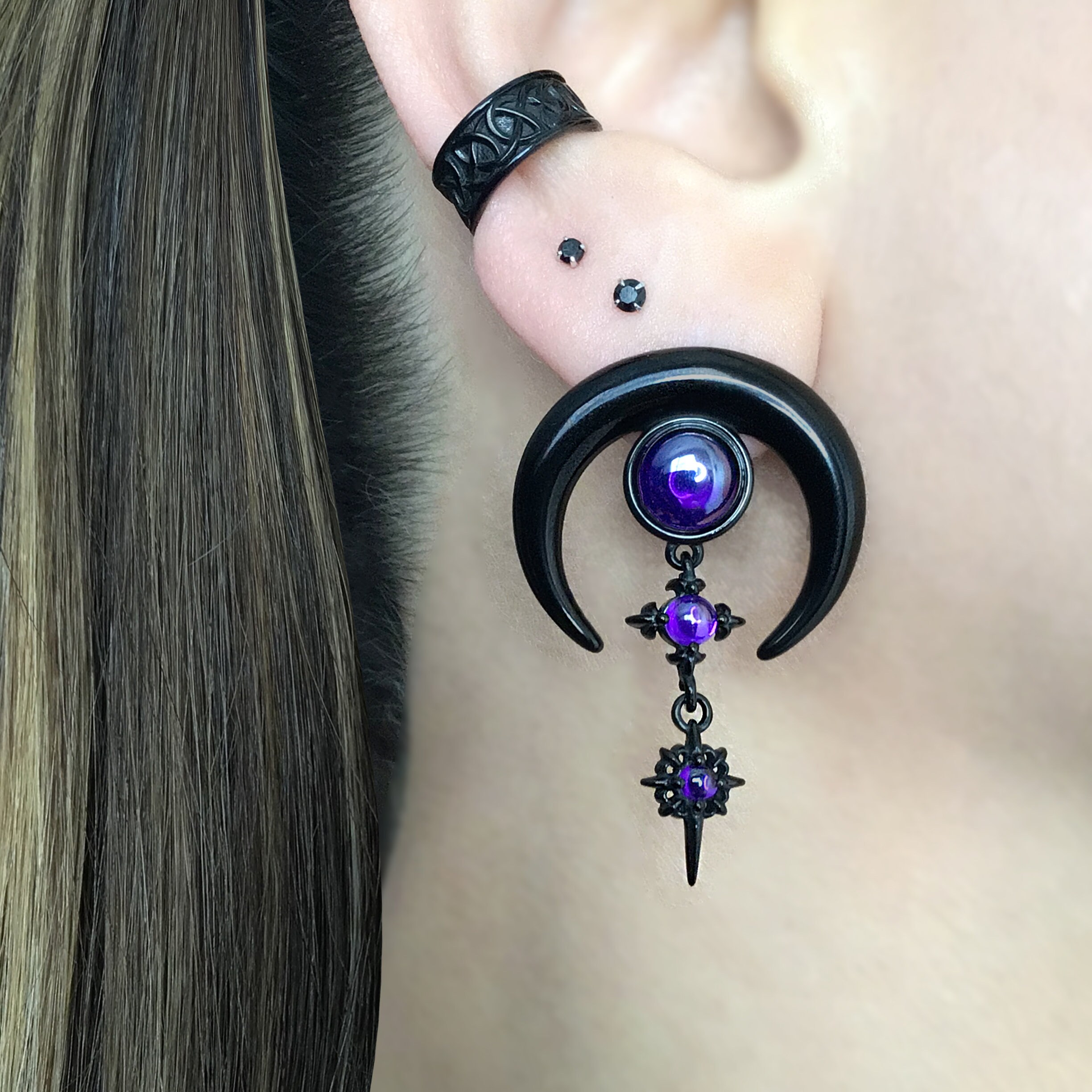 【BLACK PURPLE】Melody Prong Setting Earring韓国人気★追跡付 Teardrop Dark Purple Earrings – Sam Moon Trading
