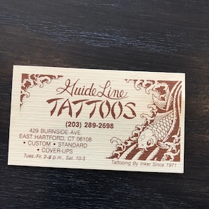 Cartão de visita de tatuagem de diretriz vintage
