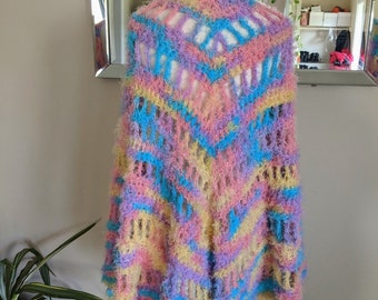 Oversized fuzzy regenboog sjaal