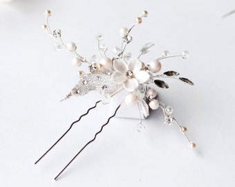 Wedding hair pins Bridal hair piece White tiny flower headpiece