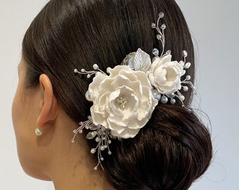 White flower wedding hair comb, Floral bridal hairpiece