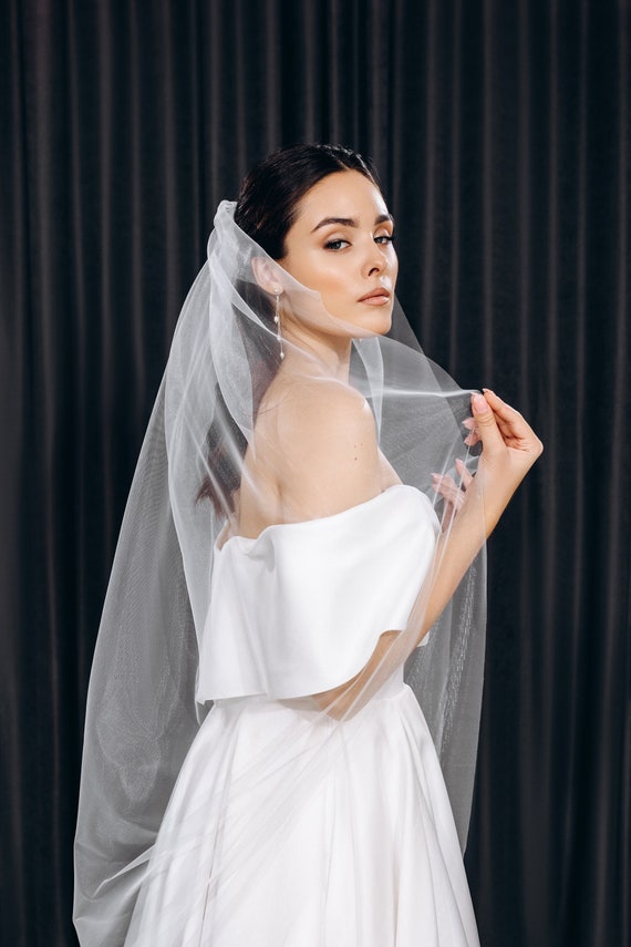 Simple Cut Edge Bridal Veil, White Ivory Tulle, Silver Comb  display picture 1