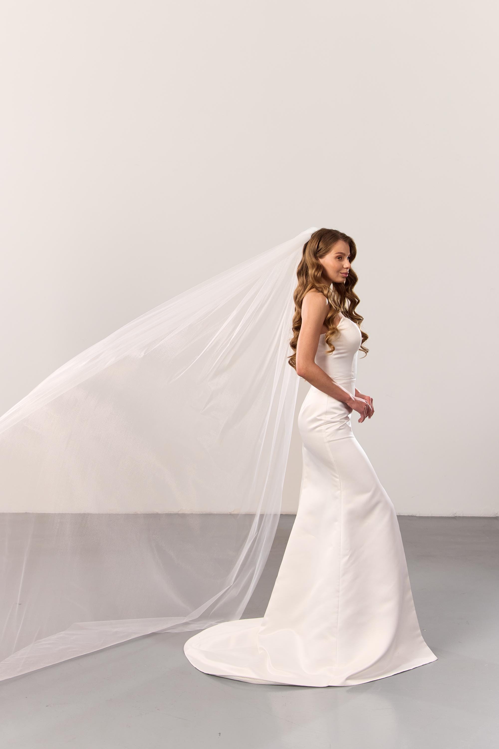 New beautiful 1 T cathedral veil raw edge Raw Edge Wedding Veil | Bridal Tulle Veil | A.B. ELLIE main image 2