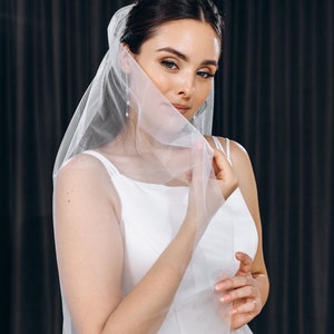 Short wedding veil, Bachelorette party veil, Mini veil, Shoulder length veil, Pearl simple single tier veil, Hen party veil Plain