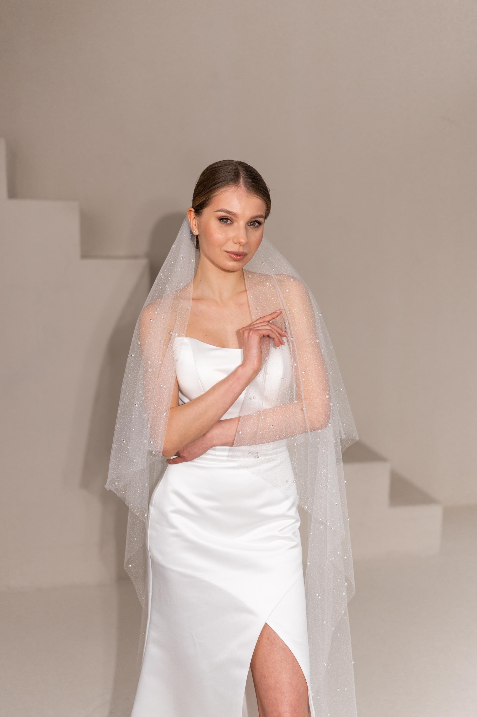 Glitter bridal veil with pearl detail- 30 inches long Pearls Scattered Silver Glitter Chapel Length Single Tier  main image 3