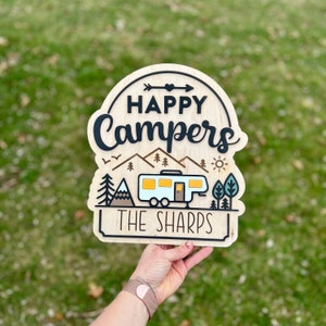 Cartello da campeggio Happy Campers, quinta ruota, cartello per porta di camper, cartello personalizzato per camper, decorazione per porta di camper, gancio per porta da campeggio