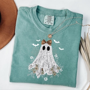 Floral Ghost Shirt, Cute Ghost Shirt, Womens Ghost Shirt, Cottagecore Halloween, Retro Halloween Gift, Spooky Season Shirt, Halloween Outfit image 3
