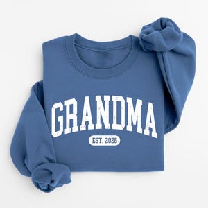 Personalize Mom Gift For Grandma Sweatshirt, Mothers Day Gift, Nana Sweater, Gigi Mimi Tia Mommy Outfit zdjęcie 4