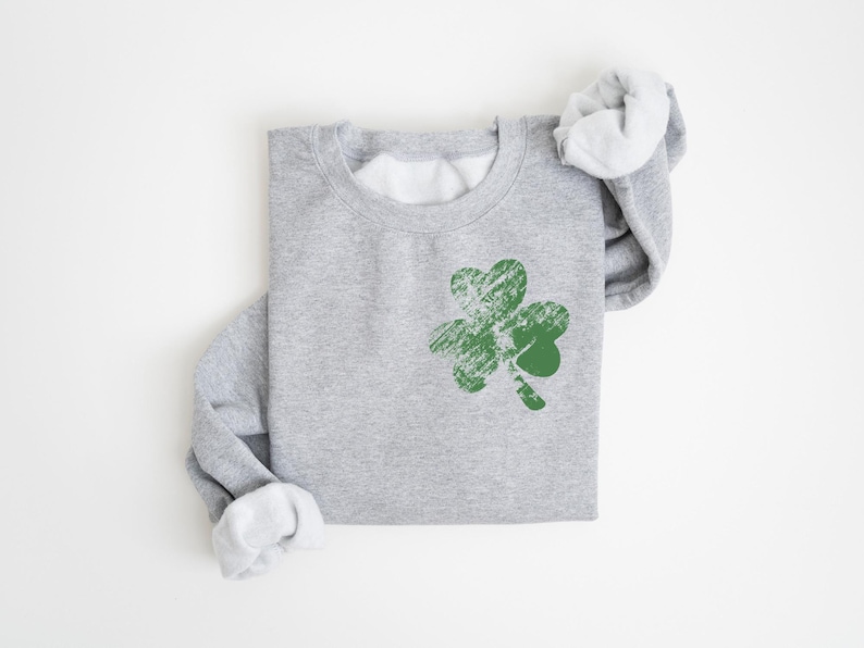 Womens St Patricks Sweatshirt, Retro Shamrock Sweatshirt, Cute Lucky Sweatshirt, Happy Shamrock Shirt, Irish Shirt, Saint Patrick Day Shirt immagine 8