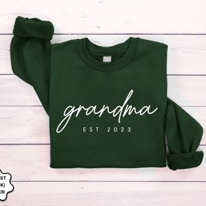 Personalized Grandma Est Sweatshirt, Mothers Day Gift, Gift for Grandmother, Nana Sweatshirt, Tante Sweatshirt, Tia Sweatshirt, Mommy Shirt image 4