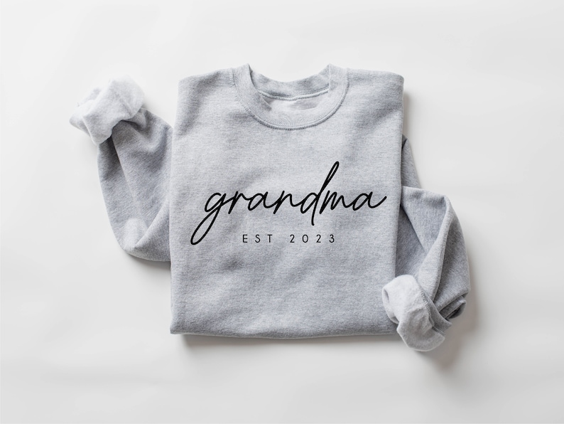 Personalized Grandma Est Sweatshirt, Mothers Day Gift, Gift for Grandmother, Nana Sweatshirt, Tante Sweatshirt, Tia Sweatshirt, Mommy Shirt image 7