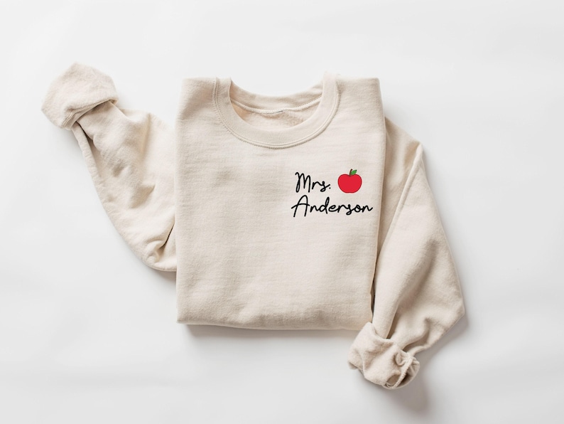 Sudadera personalizada con apellido de profesor, regreso a clases, camiseta de maestra, camiseta personalizada para profesor, agradecimiento al profesor, regalo para profesor imagen 2