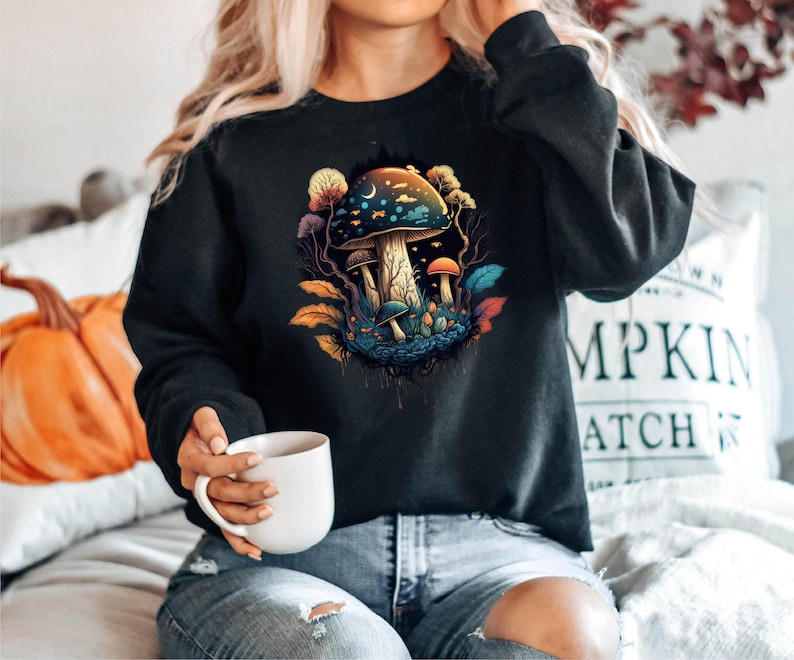 Cottagecore Mushrooms Sweatshirt, Aesthetic Mushroom Shirt, Goblincore Shirt, Nature Lover Gift, Mushroom Lover Shirt, Dark Academia Shirt Bild 4