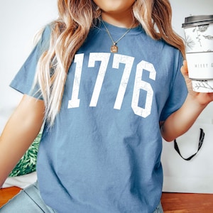 Camiseta retro de EE. UU. de 1776, camiseta de EE. UU. para mujer, camiseta del 4 de julio, camiseta de Estados Unidos, camiseta del Día Patriótico, camiseta del 4 de julio para mujer, camiseta con la bandera estadounidense imagen 2