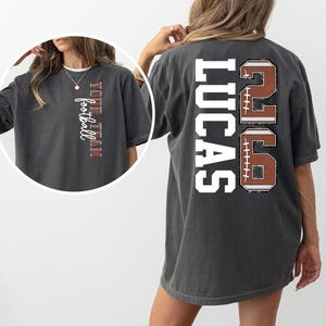 Custom Team Football Shirt With Kids Name & Jersey Number, Personalized Football Mom Shirt, Football Mama Shirt, Fall Football Season Shirt afbeelding 4