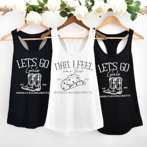 Puede incluir: Tres camisetas sin mangas con diferentes dise&ntilde;os para una despedida de soltera. La camiseta blanca dice "Man, I feel like a bride" con un sombrero de vaquero y estrellas. Las camisetas negras dicen "Let's go girls" con botas de vaquero. Las tres camisetas sin mangas tienen el nombre "Sophia's Bachelorette" y el a&ntilde;o "2025" impreso en ellas.