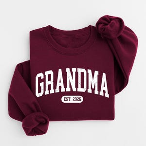 Personalize Mom Gift For Grandma Sweatshirt, Mothers Day Gift, Nana Sweater, Gigi Mimi Tia Mommy Outfit zdjęcie 7