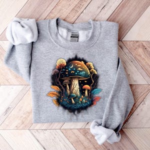 Cottagecore Mushrooms Sweatshirt, Aesthetic Mushroom Shirt, Goblincore Shirt, Nature Lover Gift, Mushroom Lover Shirt, Dark Academia Shirt Bild 7