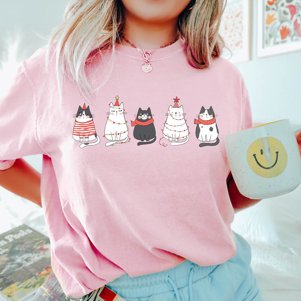 Retro Christmas Cute Cat Christmas Shirt, Cat Lover Gift For Christmas, Merry Christmas Shirt, Womens Christmas Shirt, Gift For Christmas, Christmas Graphic Womens Christmas Unisex Style Realtorgift