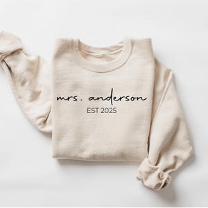 Personalized Mrs Sweatshirt, Mrs Custom Last Name Sweatshirt, Bride Sweatshirt, Wifey Sweatshirt, Future Mrs Sweatshirt, Gift for Bride