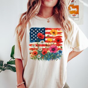Floral Flag Shirt, Womens USA Shirt, 4th of July Shirt, America Shirt, Patriotic Day Shirt, Retro 4th of July Shirt, American Flag Tee