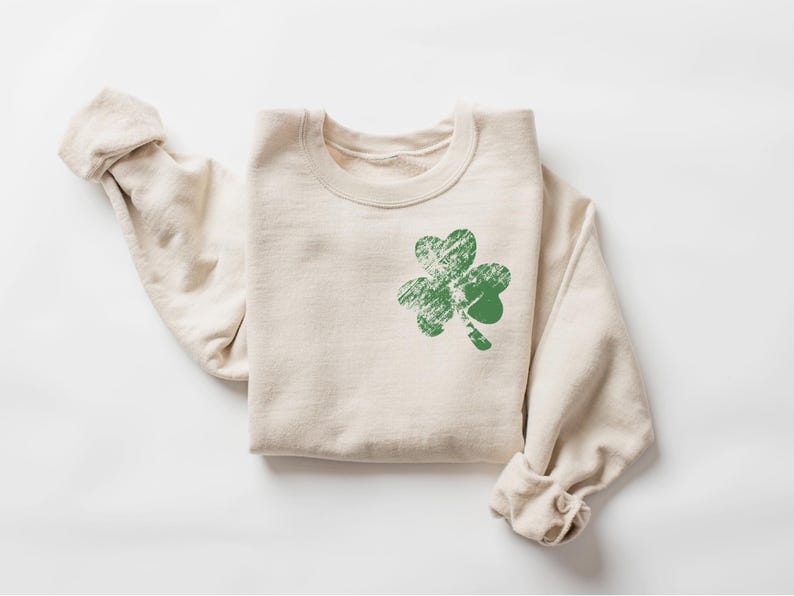 Womens St Patricks Sweatshirt, Retro Shamrock Sweatshirt, Cute Lucky Sweatshirt, Happy Shamrock Shirt, Irish Shirt, Saint Patrick Day Shirt immagine 2