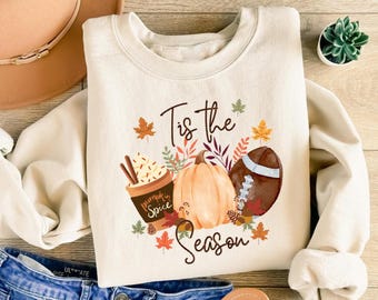 Sudadera de otoño "Tis the Season", suéter de fútbol con café y especias de calabaza, camisa acogedora de otoño, camisa de Acción de Gracias, vibraciones de otoño, atuendo de otoño para mujer
