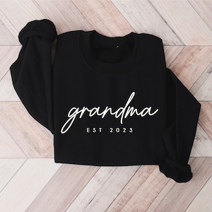 Personalized Grandma Est Sweatshirt, Mothers Day Gift, Gift for Grandmother, Nana Sweatshirt, Tante Sweatshirt, Tia Sweatshirt, Mommy Shirt image 5