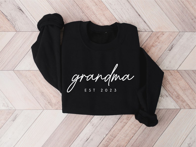 Personalized Grandma Est Sweatshirt, Mothers Day Gift, Gift for Grandmother, Nana Sweatshirt, Tante Sweatshirt, Tia Sweatshirt, Mommy Shirt image 5